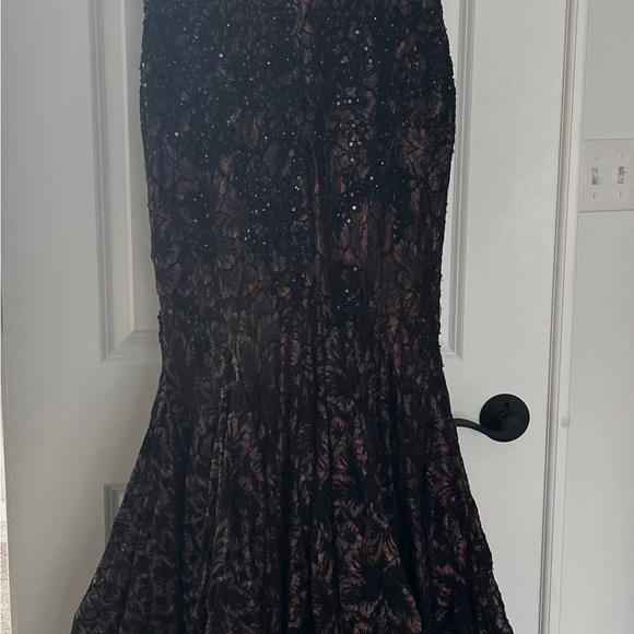 Mac Dougal Embellished Feather Cap Sleeve Illusion Neck Trumpet Gown - Picture 5 of 8